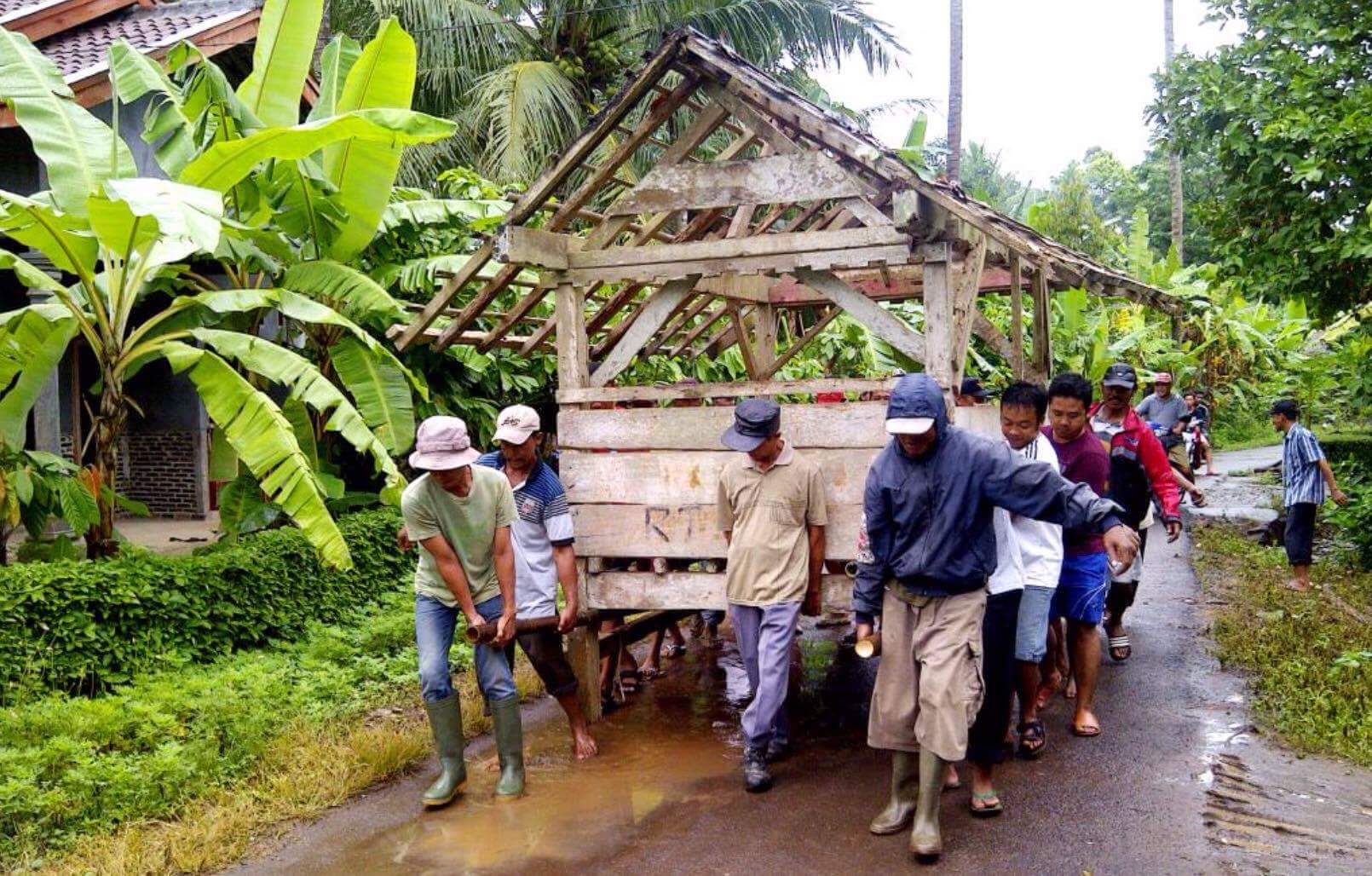 SERENTAK: Bersama Sama Melakukan Sesuatu